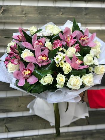 Букет цветов из: Розы и Хризантемы в Сапогово