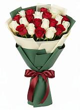 Букет Микс из красных и белых роз в Сапогово