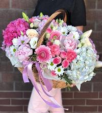 Композиция солнечный день в Сапогово Цветочная композиция из Розы, Хризантемы, Пионы и Лизиантусы в корзине в Сапогово