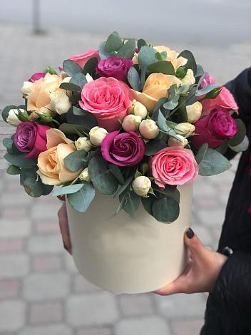 Цветочная композиция из Розы в шляпной коробке в Сапогово