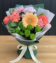 Букет цветов из:  Гвоздики, Розы, Герберы и Хризантемы в Сапогово