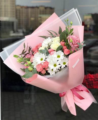 Букет цветов из: Розы, Лизиантусы и Хризантемы в Сапогово